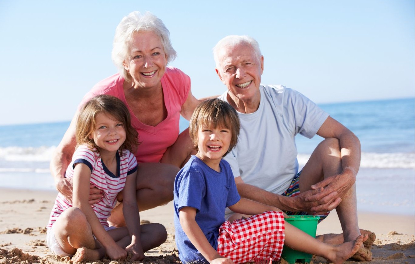 Robert, Linda and grandchildren at the beach